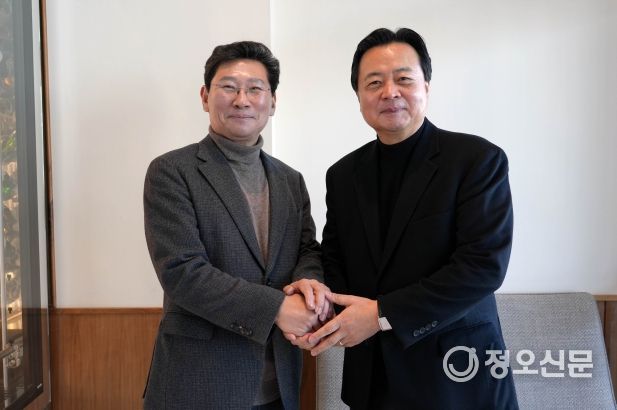 이상일 용인특례시장이 미국 현지시각 12일 조현동 주미국대한민국대사를 만나 미국 도시와의 교류와 경제, 외교 정책에 대해 의견을 나눴다.