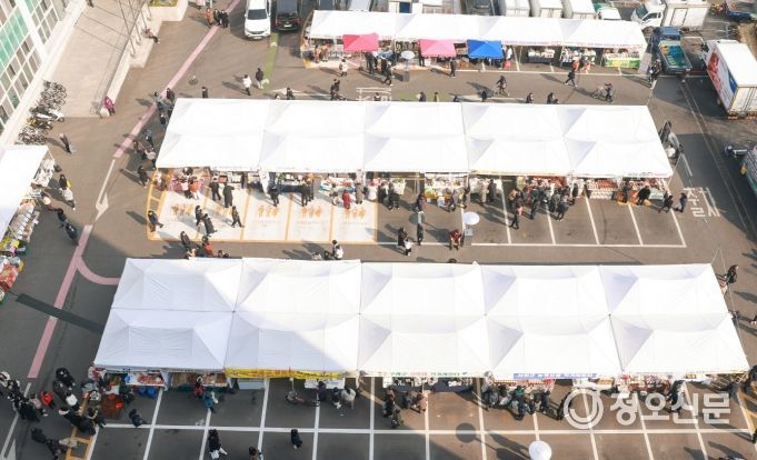 22일 구로구청에서 '2025년 설맞이 구로 한마당장터'가 운영중이다.