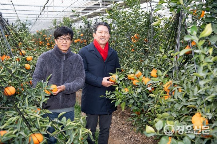 왼쪽 박휘진 선샤인농장 대표 오른쪽 김장호 구미시장