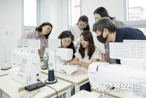 양천구, 지난해 개관한 신월평생학습센터에서 재봉교육 프로그램 모습