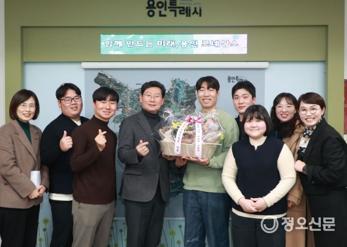 이상일 용인특례시장이 4-H연합회 임원들과 신년 인사를 나누고 청년 농업인들과 소통의 시간을 가졌다