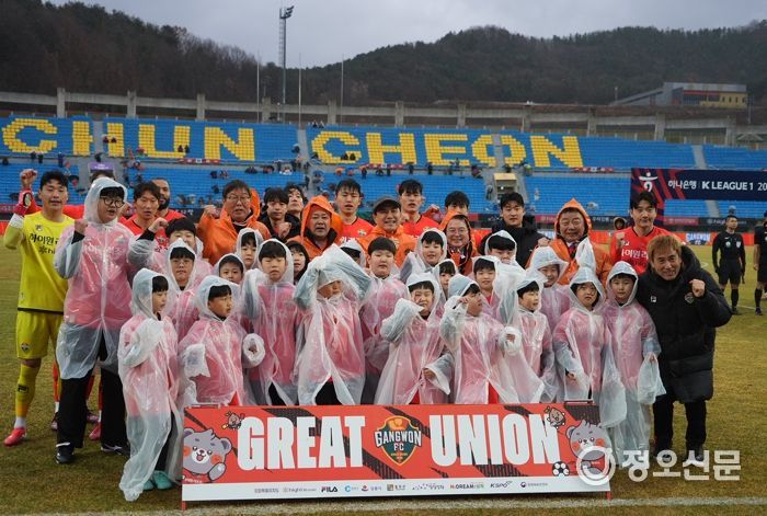 육동한 춘천시장, 우천에도 강원FC 응원