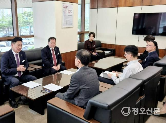 전진선 양평군수, 한강청 회의사진