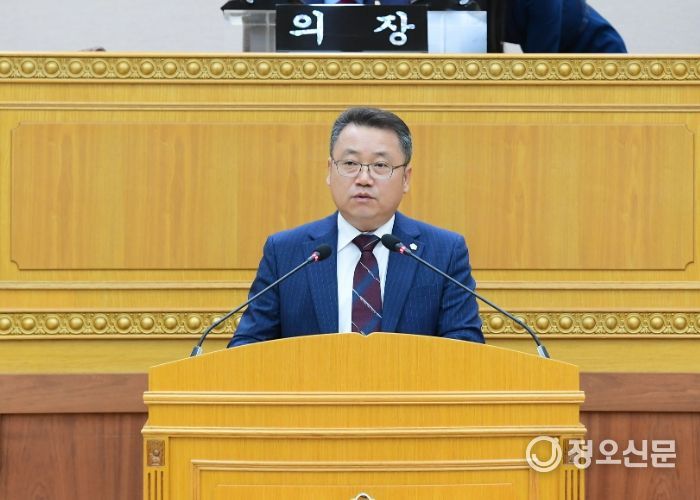 정현호 의원이 ‘비법정도로 문제 해결을 위한 특별법 제정 촉구 건의안’을 대표 발의하고 있다.