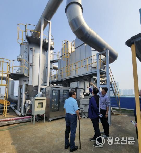 5월 27일 시흥시는 염색단지 사업체을 방문해 ‘2026년 시흥스마트허브 염색단지 악취개선사업’에 대해 안내했다