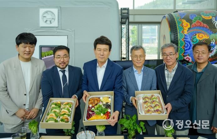 흙 없이 키운 채소, 맛은 어떨까? 포항 에어팜 수확물 시식 행사 열려