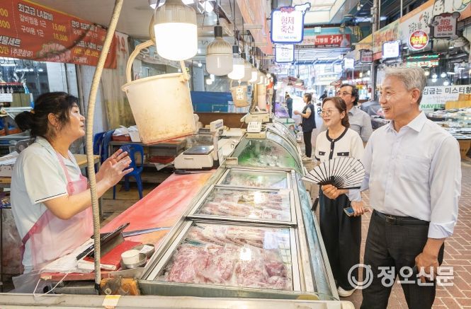 윤환 계양구청장, 지역경제 활성화를 위한 소비쿠폰 사용 현장 방문